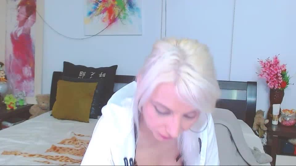 misslarahoney: عارضة كاميرا ويب على XloveCam