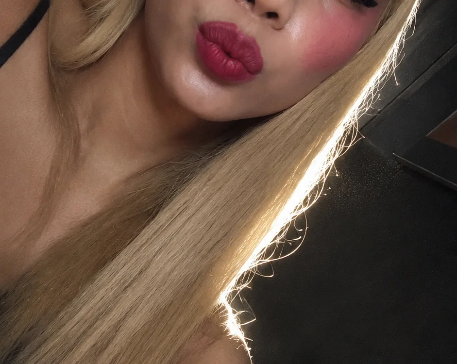 Preview photo of webcam model SabrinaVoss on Stripchat