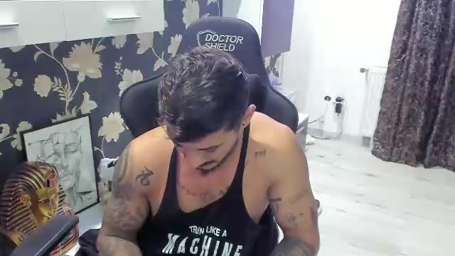 jonnyporn1 – Chaturbate webkamerás modell