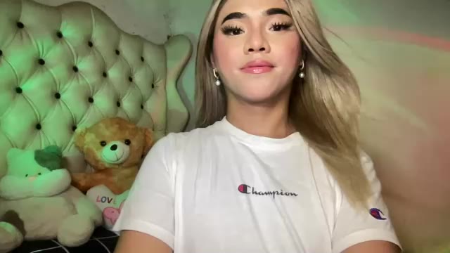 Preview photo of webcam model yvonne_guidotti on Chaturbate
