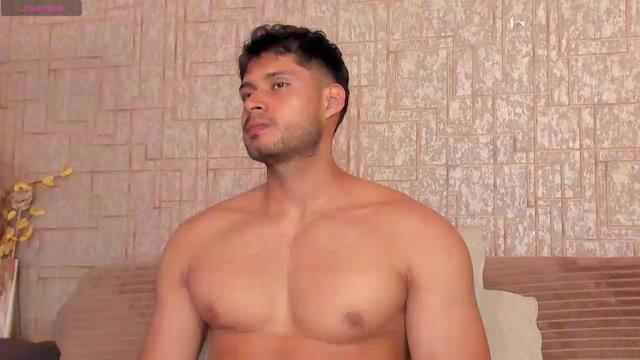 Preview photo of webcam model david-guy on Flirt4Free