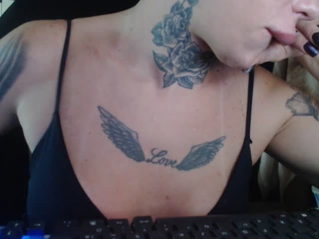 tatuadasafadahot na XloveCam: fotky a profil