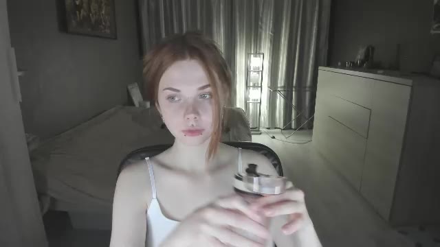 aelunie, cam model su Chaturbate: foto