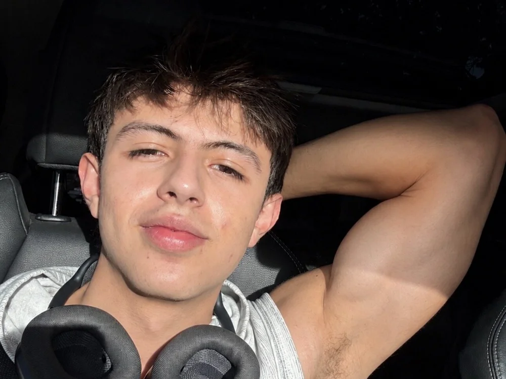 ItsJuanLuxx – уебкам модел в Stripchat: снимки
