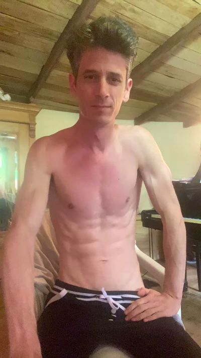 pianotobe – Cam4 webkamerás modell