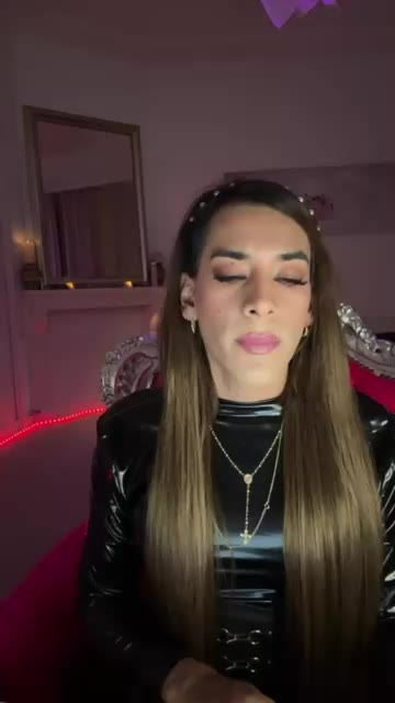 Preview photo of webcam model dom_scarlett on Chaturbate