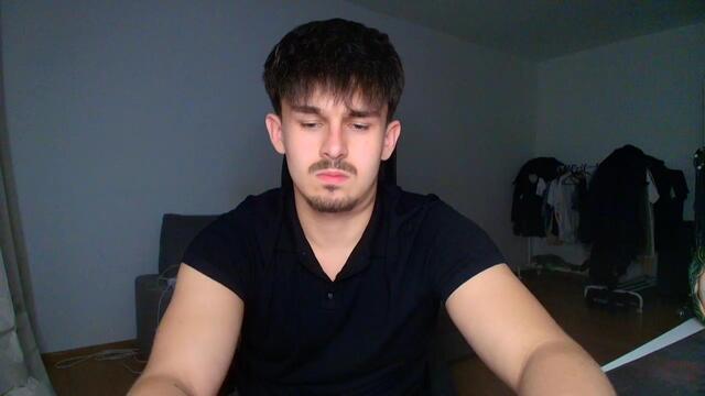charlton-lee: عارضة كاميرا ويب على Flirt4Free