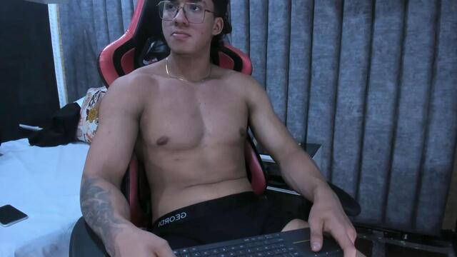 axxel-men – Flirt4Free webkamerás modell
