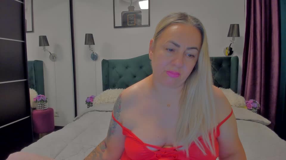hotkrystall na XloveCam: fotky a profil