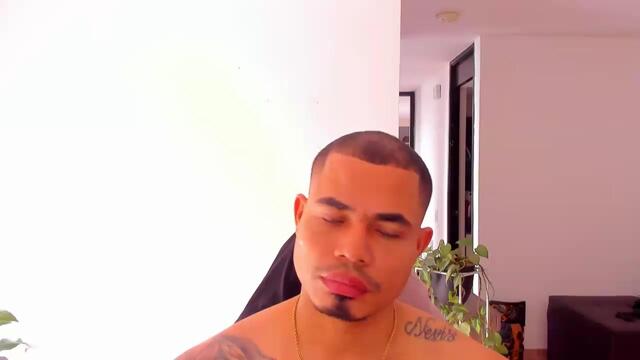 jackson-gray – Flirt4Free webkamerás modell