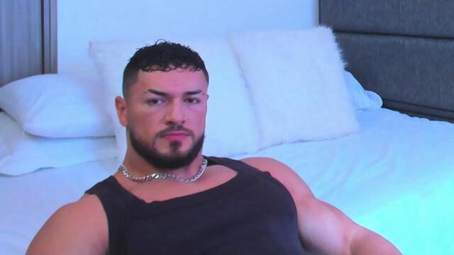 Preview photo of webcam model tatan-uribe on Flirt4Free