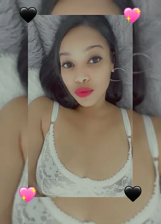_MoniqueLovay_ (Stripchat): foto un profils