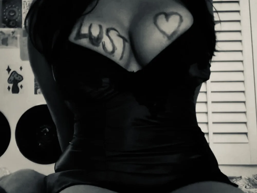 Preview photo of webcam model kara808 on Stripchat