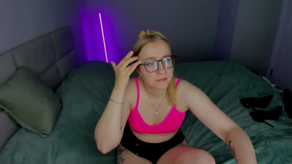 milanasun, model webcam de XloveCam: fotos