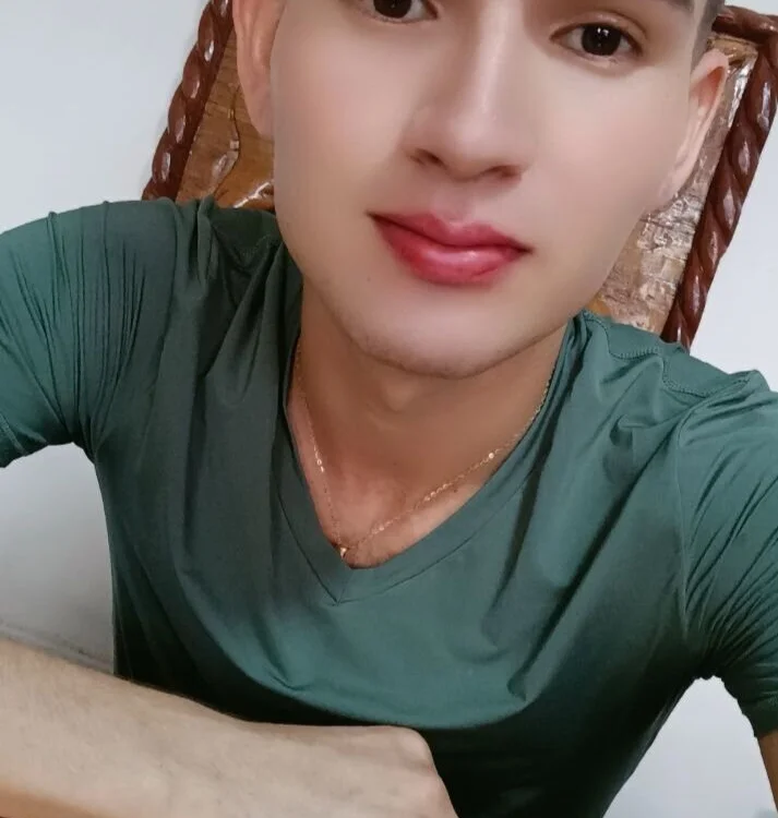 camilo_model, model webcam pe Stripchat: poze