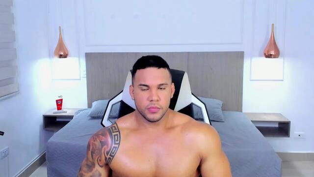 matthew-santos — Flirt4Free 直播模特:照片与资料