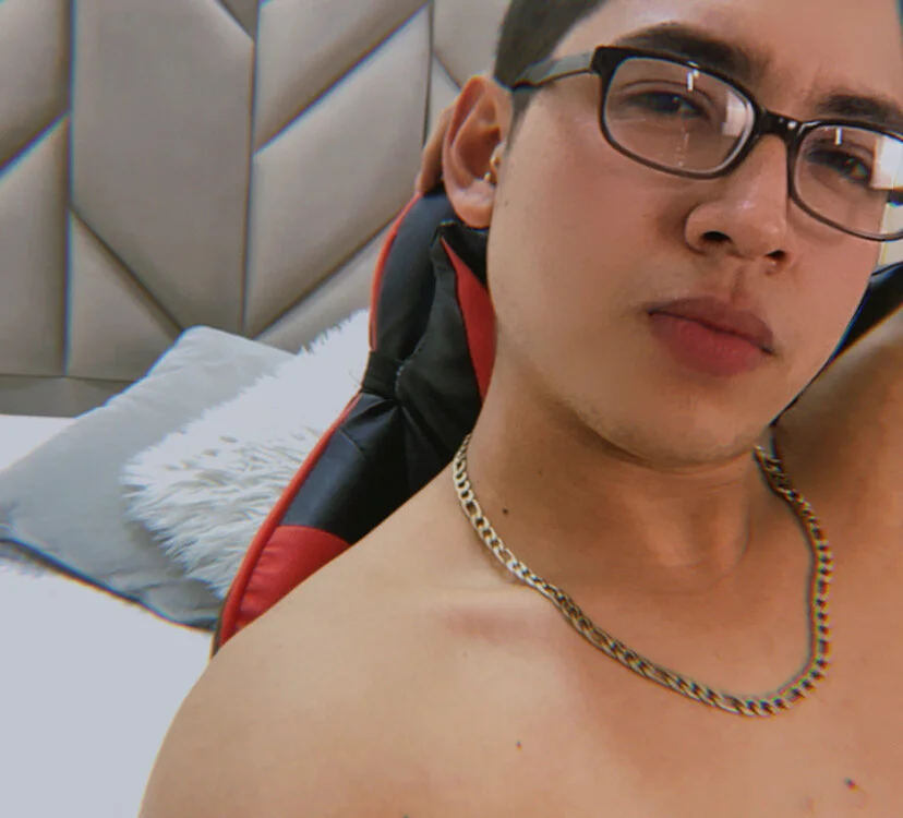 Preview photo of webcam model PagedSirius on Stripchat
