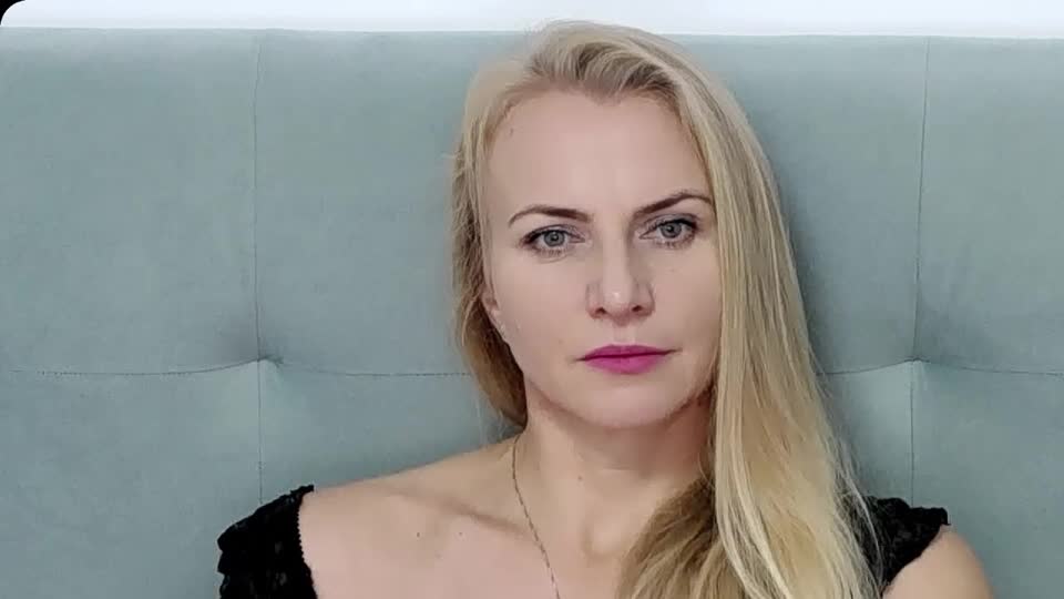 adriannak — XloveCam वेबकैम मॉडल: फ़ोटो