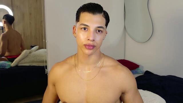 Preview photo of webcam model troye-williams on Flirt4Free