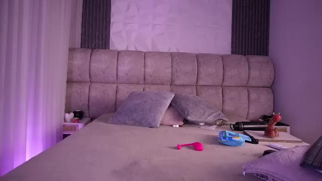 vvioleta_, μοντέλο webcam στο Chaturbate