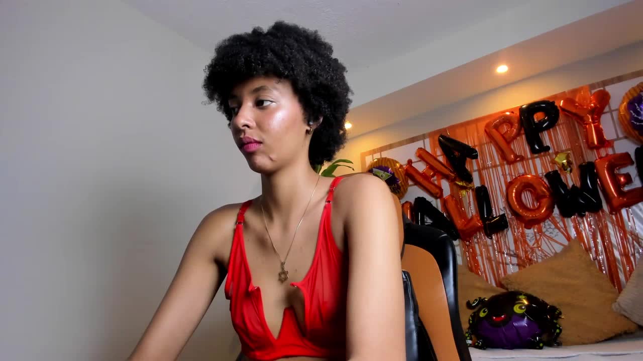 kiarakamau, webcam model na XloveCam: slike