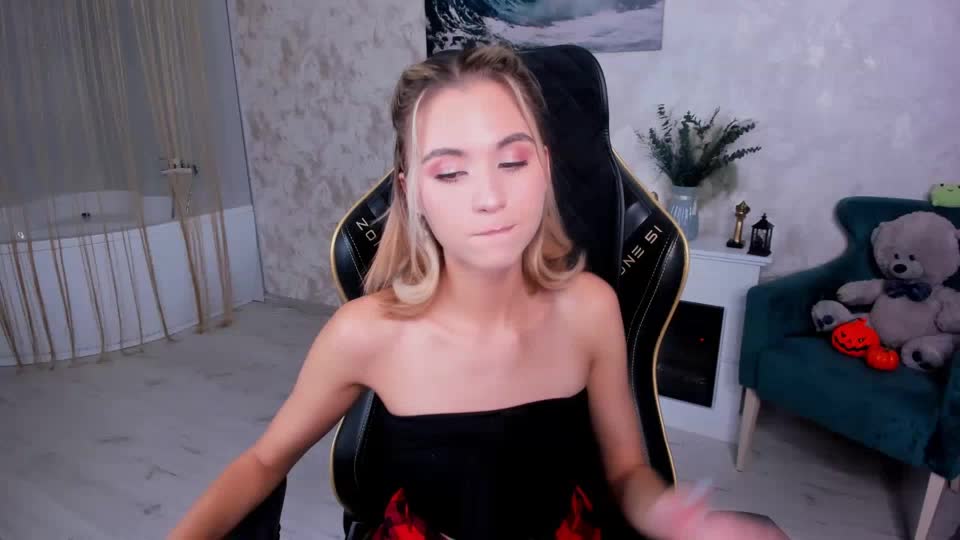 ellacurtise na XloveCam: fotky a profil