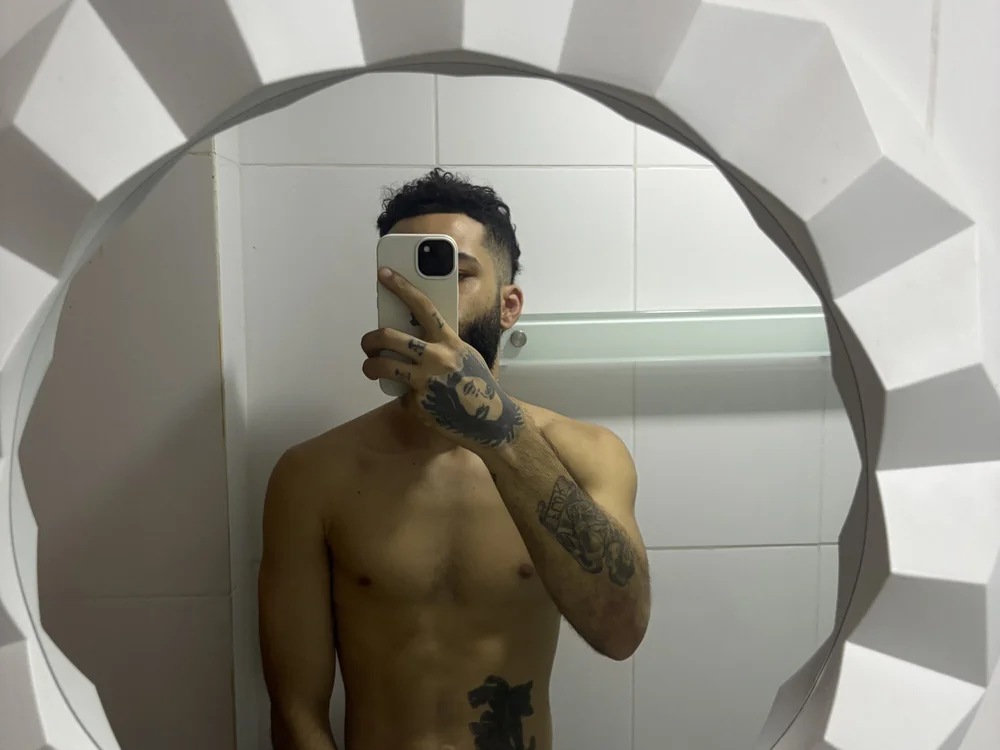 nvvv222 на Stripchat: фото вебкам-моделі