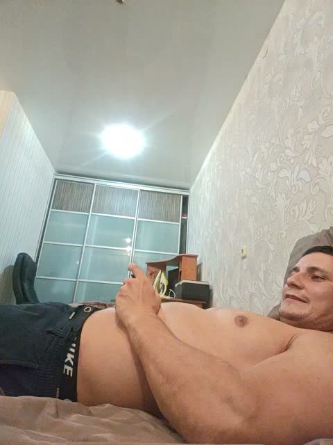 Preview photo of webcam model fredo07 on BongaCams