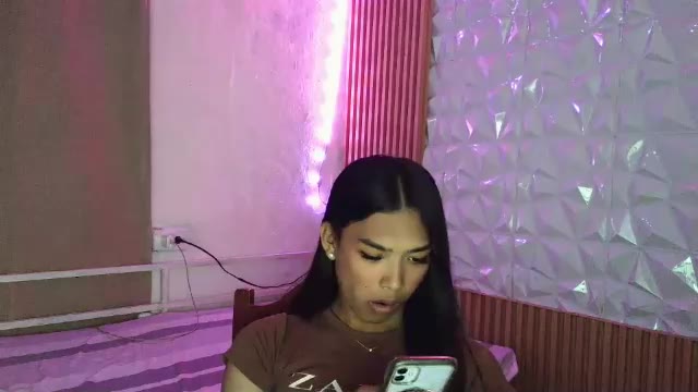 ur_dazzlingmorenaxx – Webcam-Modell auf Chaturbate
