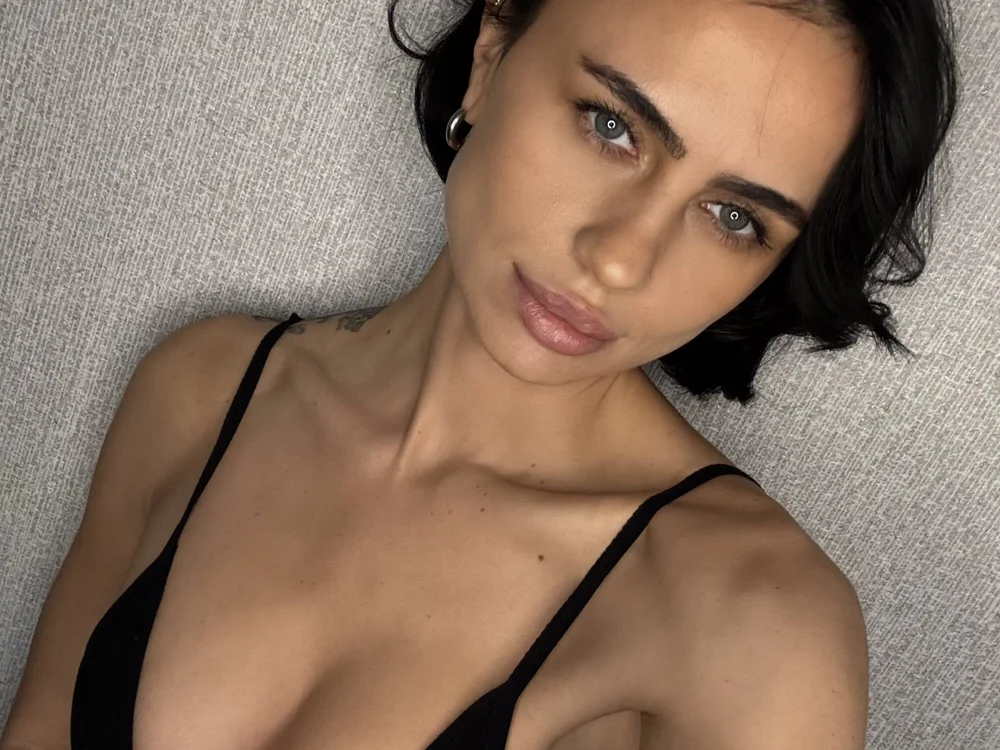Preview photo of webcam model Lea_Noire on Stripchat