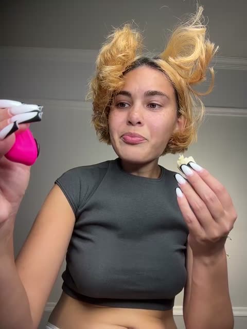 talilia: عارضة كاميرا ويب على BongaCams