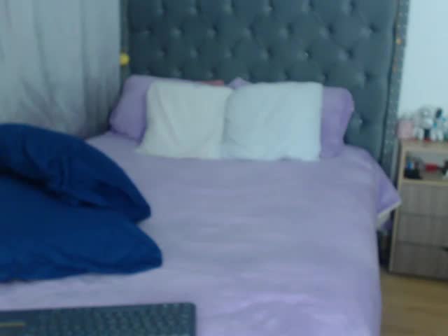 karlawild — XloveCam 直播模特：照片与资料