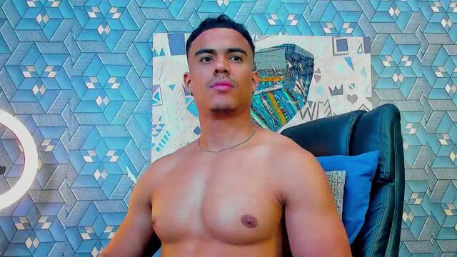 dominic-salazar – Flirt4Free webkamerás modell
