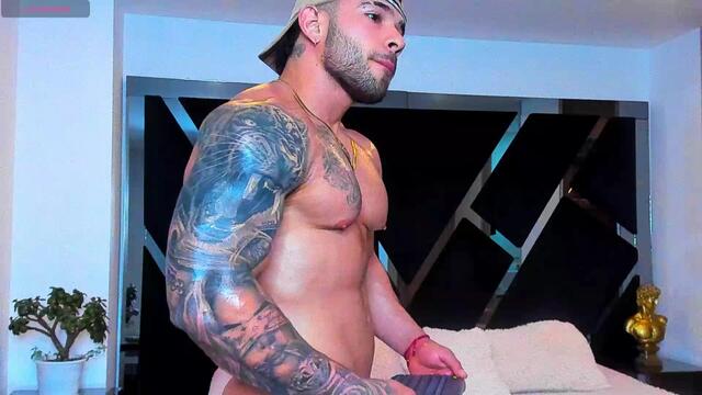 ray-torres: عارضة كاميرا ويب على Flirt4Free