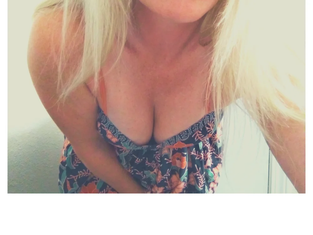 LoveSaraChristine, modelo webcam de Stripchat: fotos