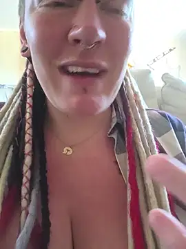 PinkTheHawk — Stripchat ওয়েবক্যাম মডেল: ছবি
