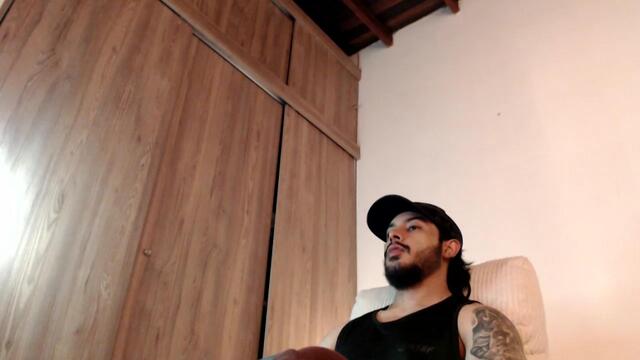 Preview photo of webcam model justin-whitte on Flirt4Free