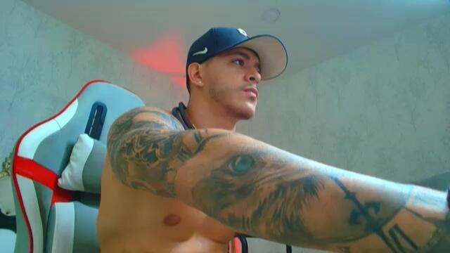 Preview photo of webcam model alan-thompson on Flirt4Free
