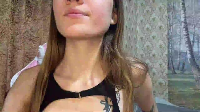 Preview photo of webcam model mamie-benenati on Flirt4Free