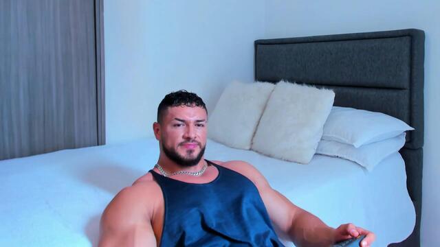 Фото вебкам-модели tatan-uribe на Flirt4Free