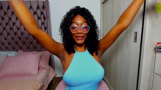 zoey-smily: عارضة كاميرا ويب على Flirt4Free