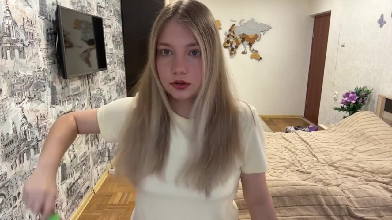 Preview photo of webcam model trishgenna on XloveCam