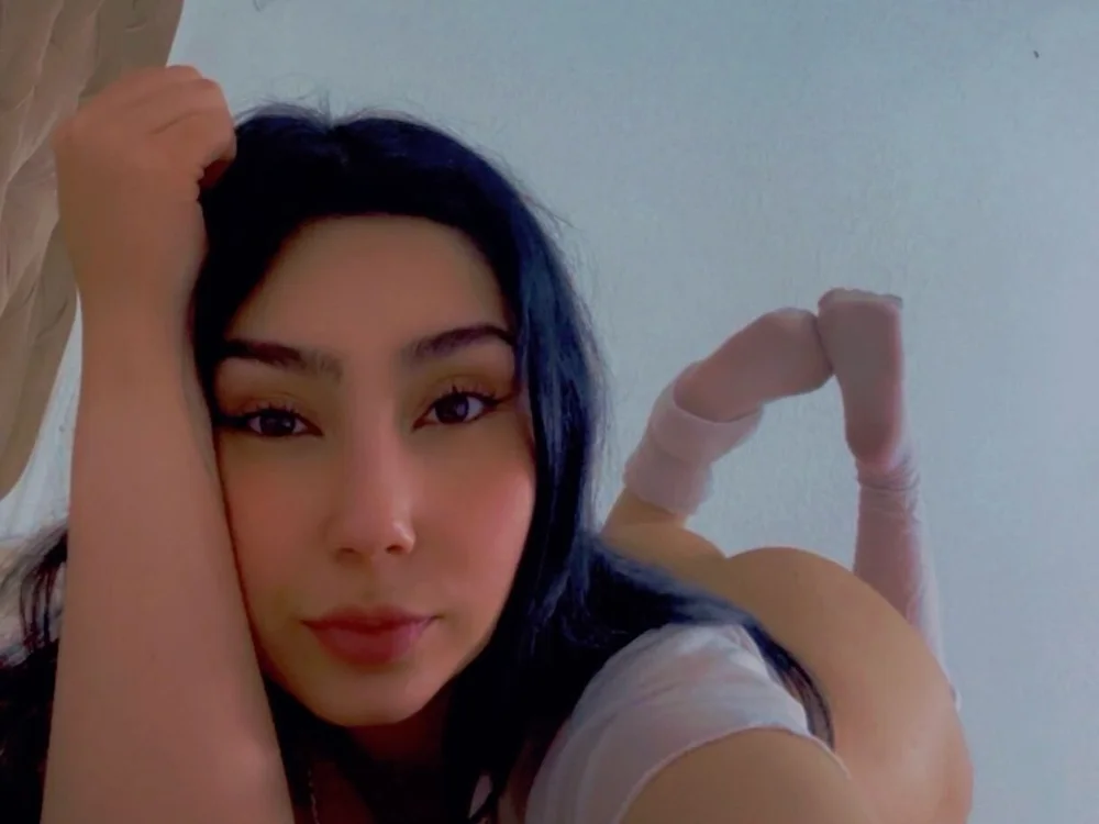 Preview photo of webcam model emily_campbell_ on Stripchat