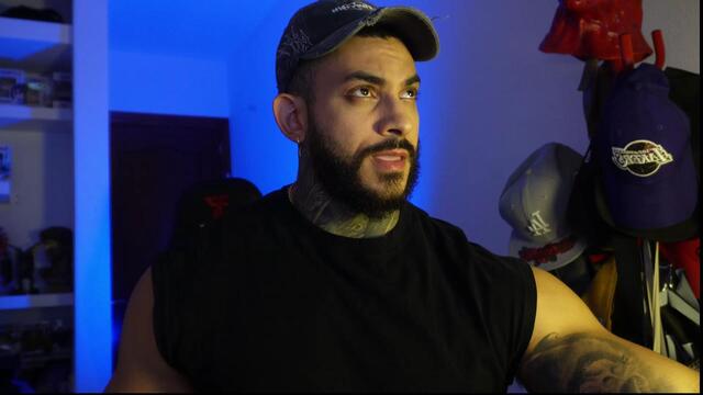 Preview photo of webcam model jackson-cottonwood on Flirt4Free