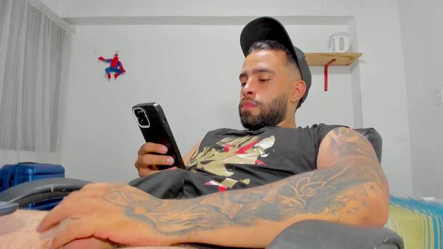 Preview photo of webcam model remy-steen on Flirt4Free