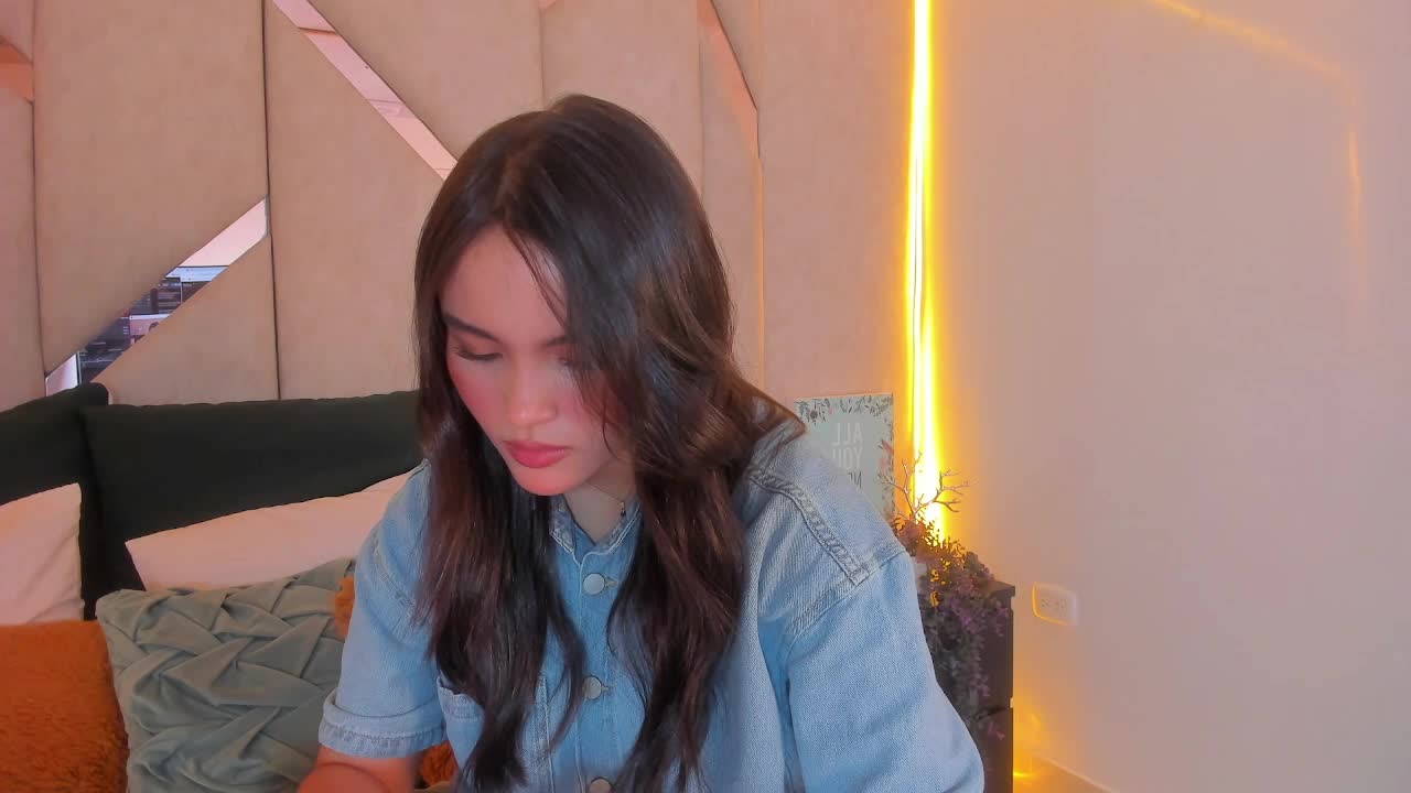 miiapalmer — XloveCam 直播模特：照片与资料