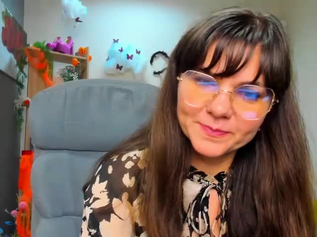 tilliana — XloveCam वेबकैम मॉडल: फ़ोटो