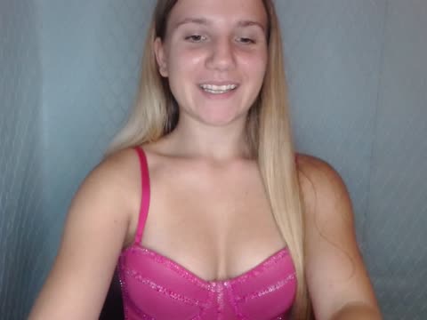Preview photo of webcam model viktorisagi1 on BongaCams