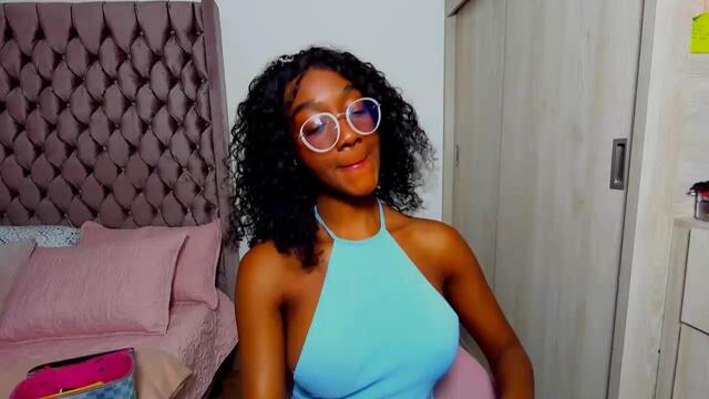 zoey-smily, modelo webcam do Flirt4Free: fotos