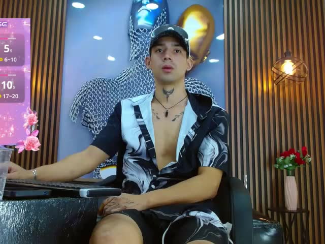 Preview photo of webcam model darkhuntter on XloveCam